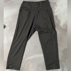 High waisted Capri leggings with pockets size medium